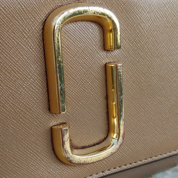 Marc Jacobs Tan and Brown Saffiano Leather Fold Clutch Wallet - Picture 5 of 17